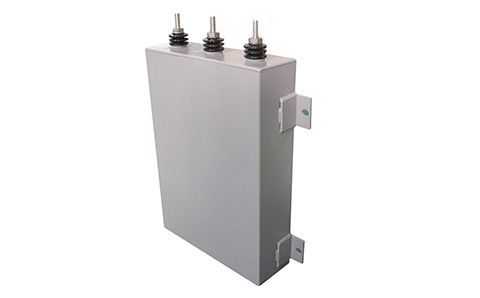 電容器的容量大小與什么有關(guān)？為什么？